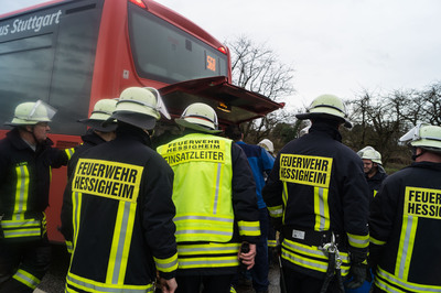 Besigheim/Ottmarsheim: Linienbus verliert hunderte Liter Dieselkraftstoff